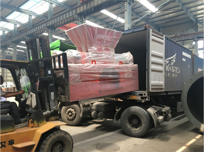 双轴撕碎机发货现场